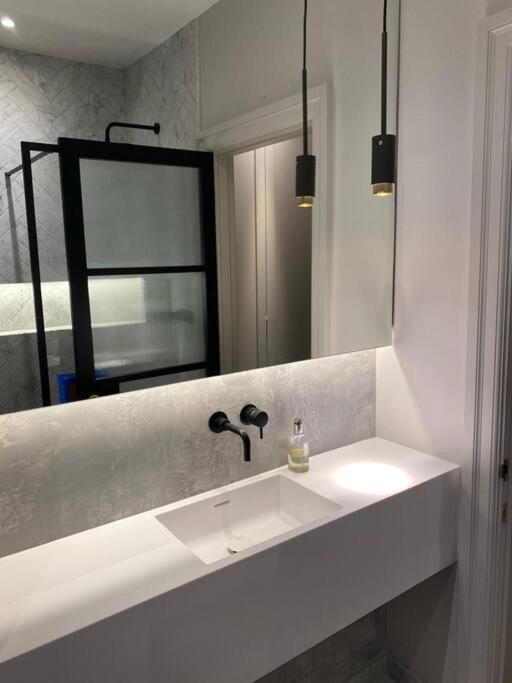 Luxury Georgian Apartment - 5 Minute Walk To Spa Бат Экстерьер фото