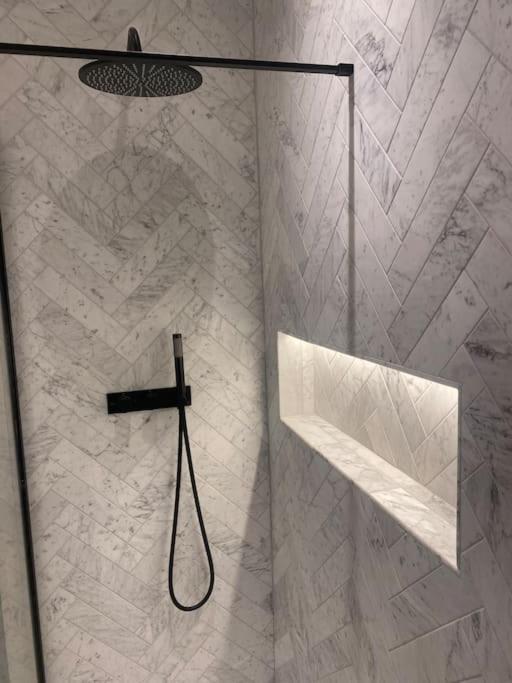 Luxury Georgian Apartment - 5 Minute Walk To Spa Бат Экстерьер фото