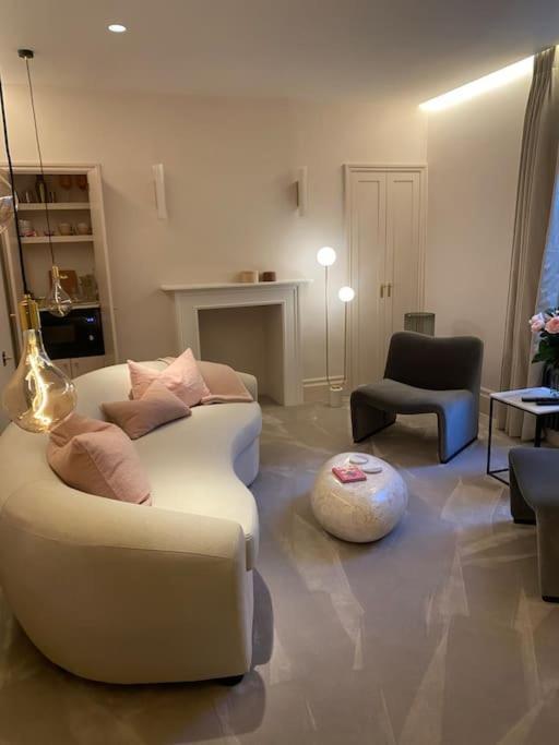 Luxury Georgian Apartment - 5 Minute Walk To Spa Бат Экстерьер фото